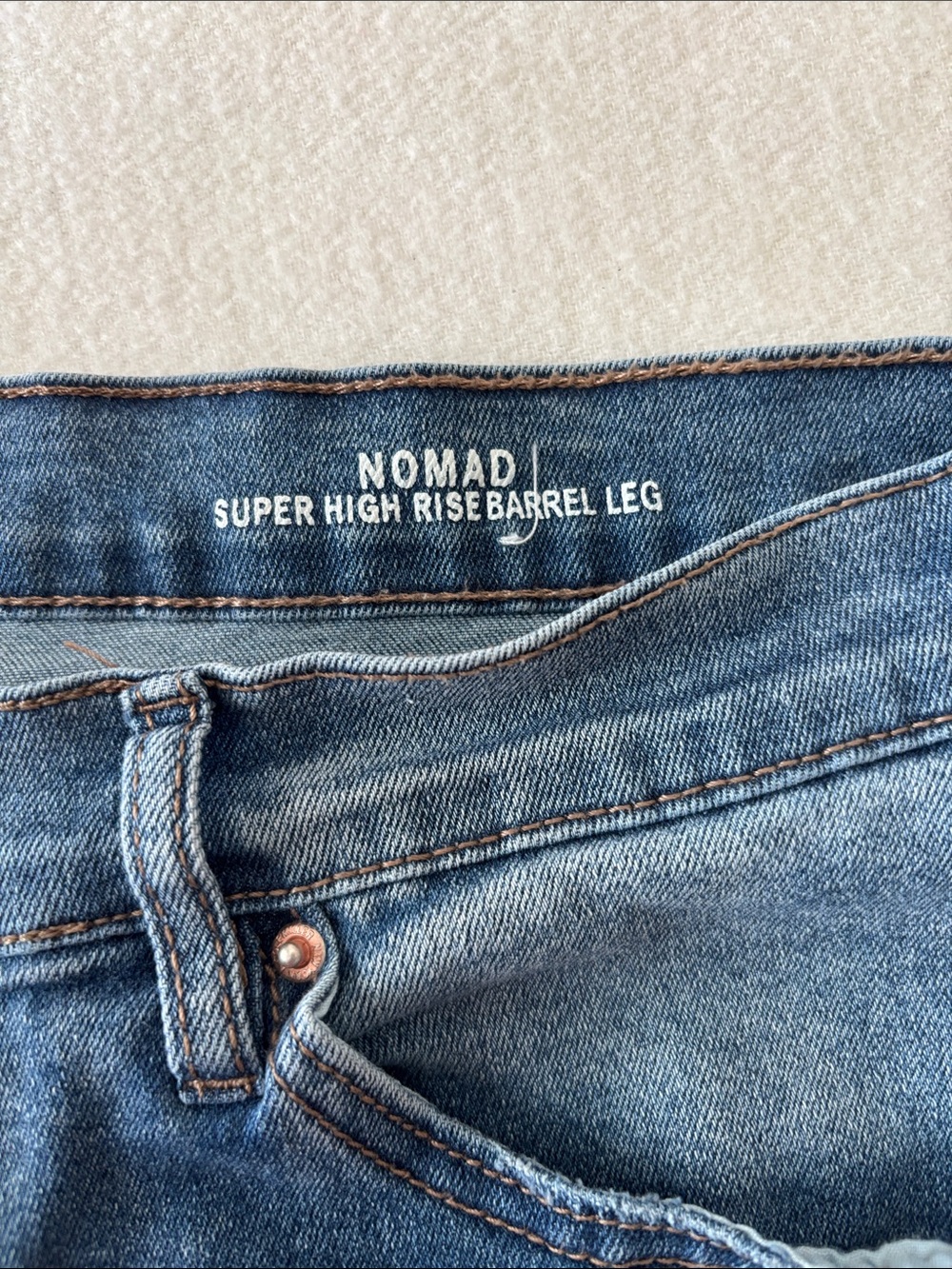 Nicole Miller Women's Barrel Jeans size 12 - Picture 3 of 8